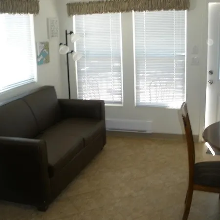 Palm Springs Camping Resort Cottage 1